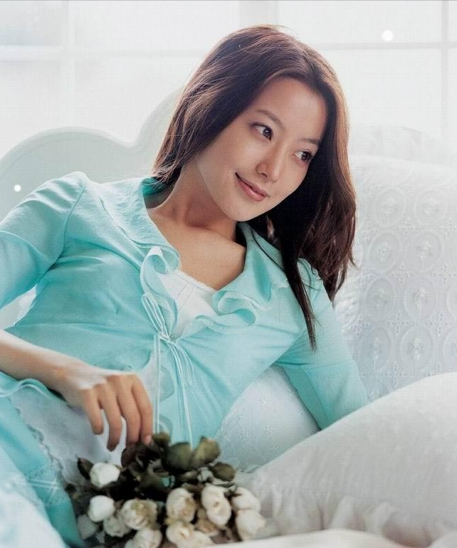 嫁入豪门后要生三胞胎，“韩国第一美女”金喜