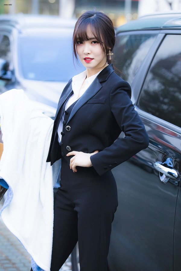 gfriend 崔俞娜作为说唱歌手,她的姿态和态度一直尽情释放,而当lisa