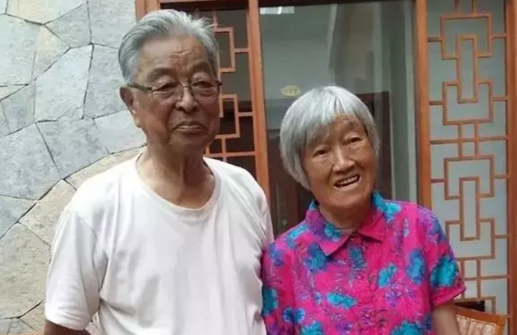 女儿自杀、丈夫锒铛入狱 没有文凭的马静芬却让