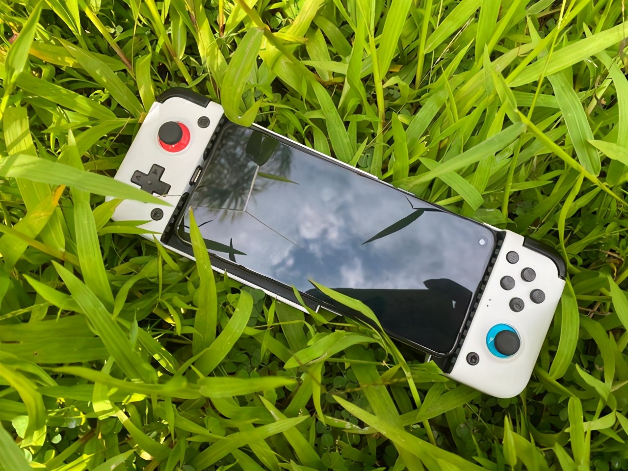 盖世小鸡GamesirX2游戏手柄测评：物理开关，上分神器