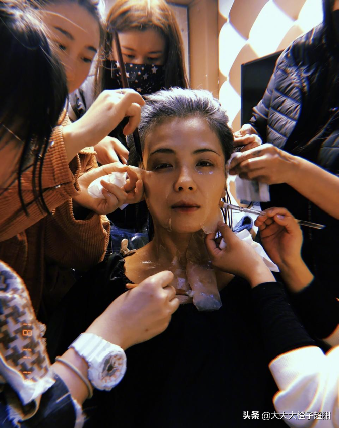刘涛翻车了，被网友吐槽：不是少女，就别强行“装嫩”