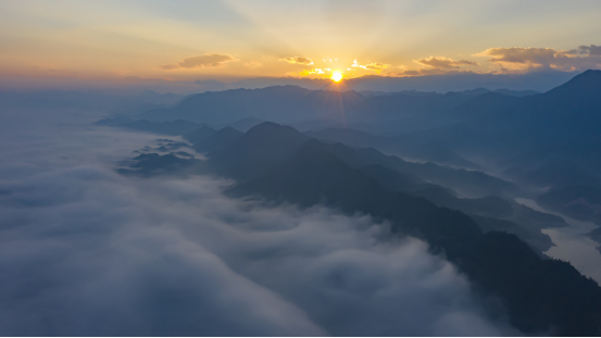 江西省武宁县：云海仙境再现柳山景区