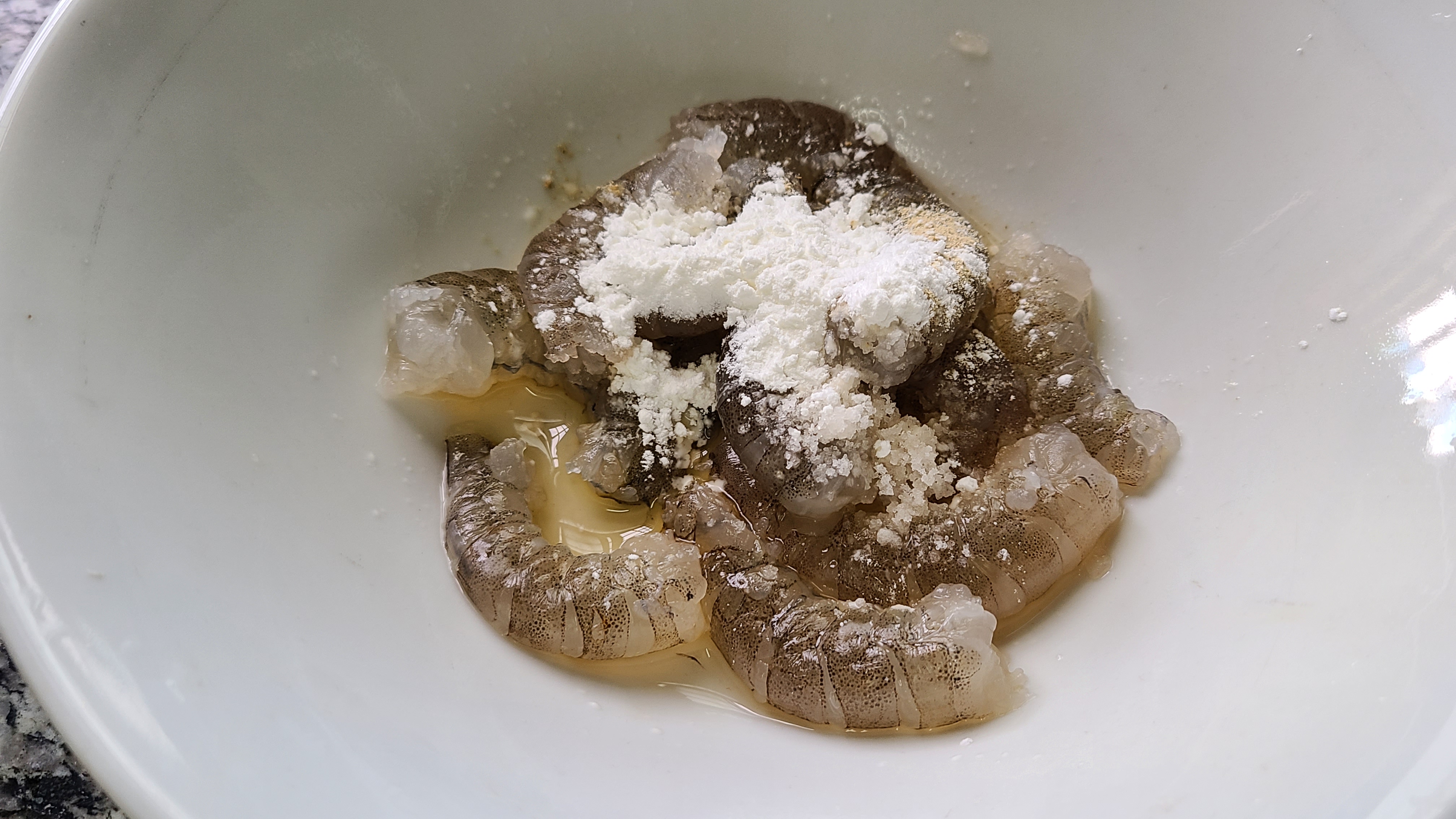 大虾这样做很简单，味道鲜甜又好吃，清淡美味值得一吃