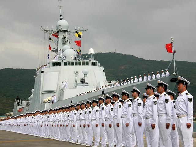 中国万吨驱逐舰现身日本海，回应美日挑衅，展现海上作战能力