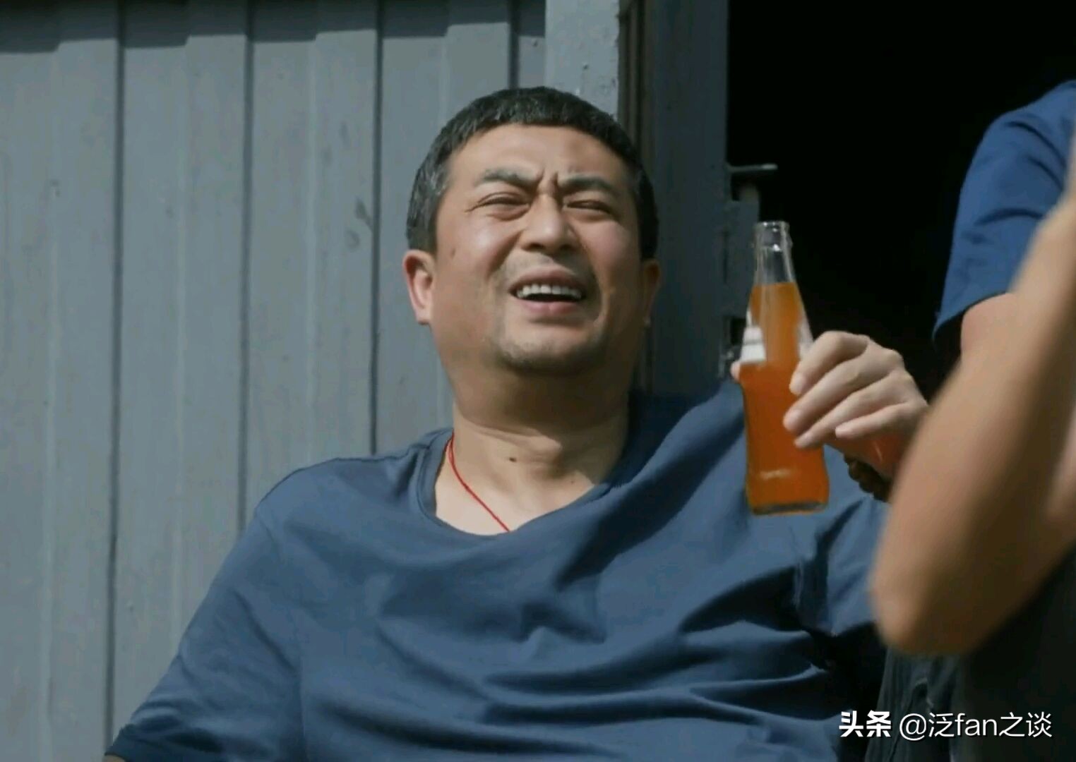 没有流量明星，全靠一群“老腊肉”的《装台》，凭啥招人待见？