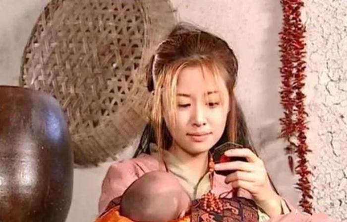 女星抱孩子谁最有爱？刘诗诗戏里戏外分不清，