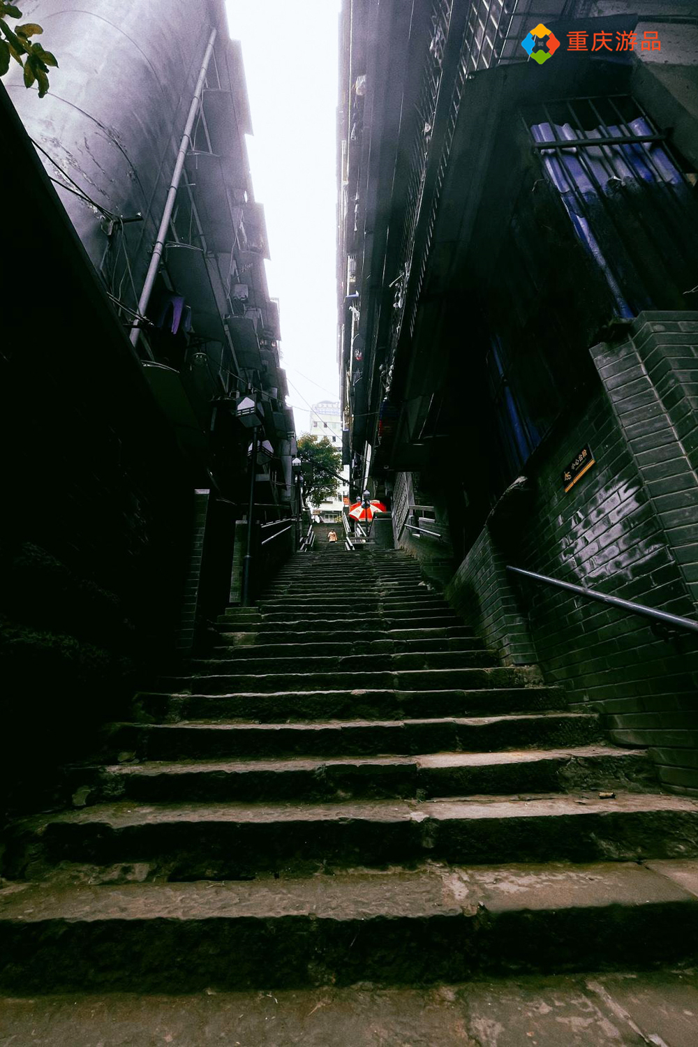 重庆的老街和广州的城中村：都被定义为“落后”，却成了城市特色