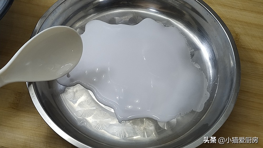 图片[6]-小猫教你用1碗豌豆淀粉1碗水 制作凉皮 方法简单 10分钟就好-起舞食谱网