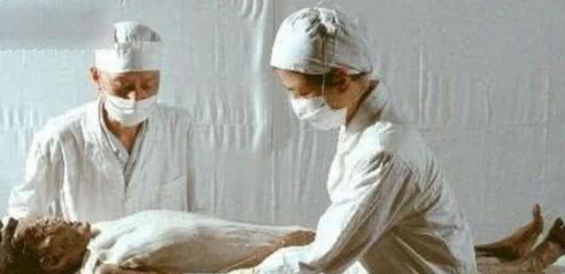 日本三个月内五次索要她的头发，从半根到一丝