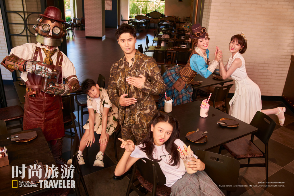田亮一家四口在环球影城拍大片，气质画风多变，森碟姐弟身高瞩目