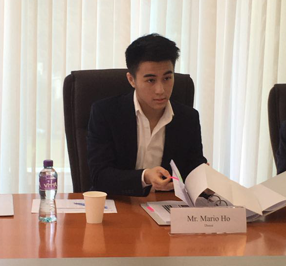 何猷君疑与女孩发生激烈争吵，遭挑衅骂是私生子，双方场面紧张