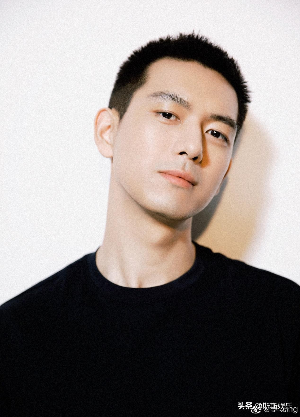 李现尝试寸头发型！没有刘海遮挡之后，颜值还