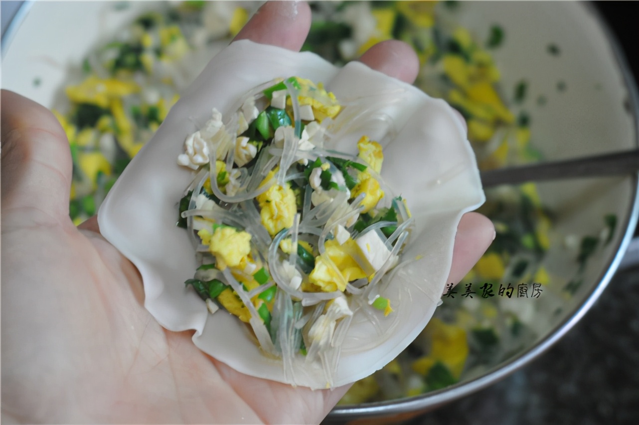 兒子最愛的早餐，比餃子簡單比包子好吃，鍋裡一煎，清爽有滋味