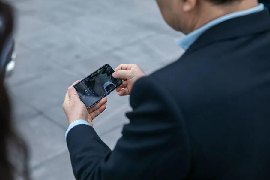 拯救懒癌患者的黑科技，长安教你不下楼如何挪车