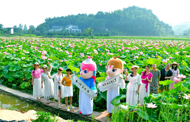 桃花源旅游区亮相北京地铁一号线，穿越长安街，致敬新时代