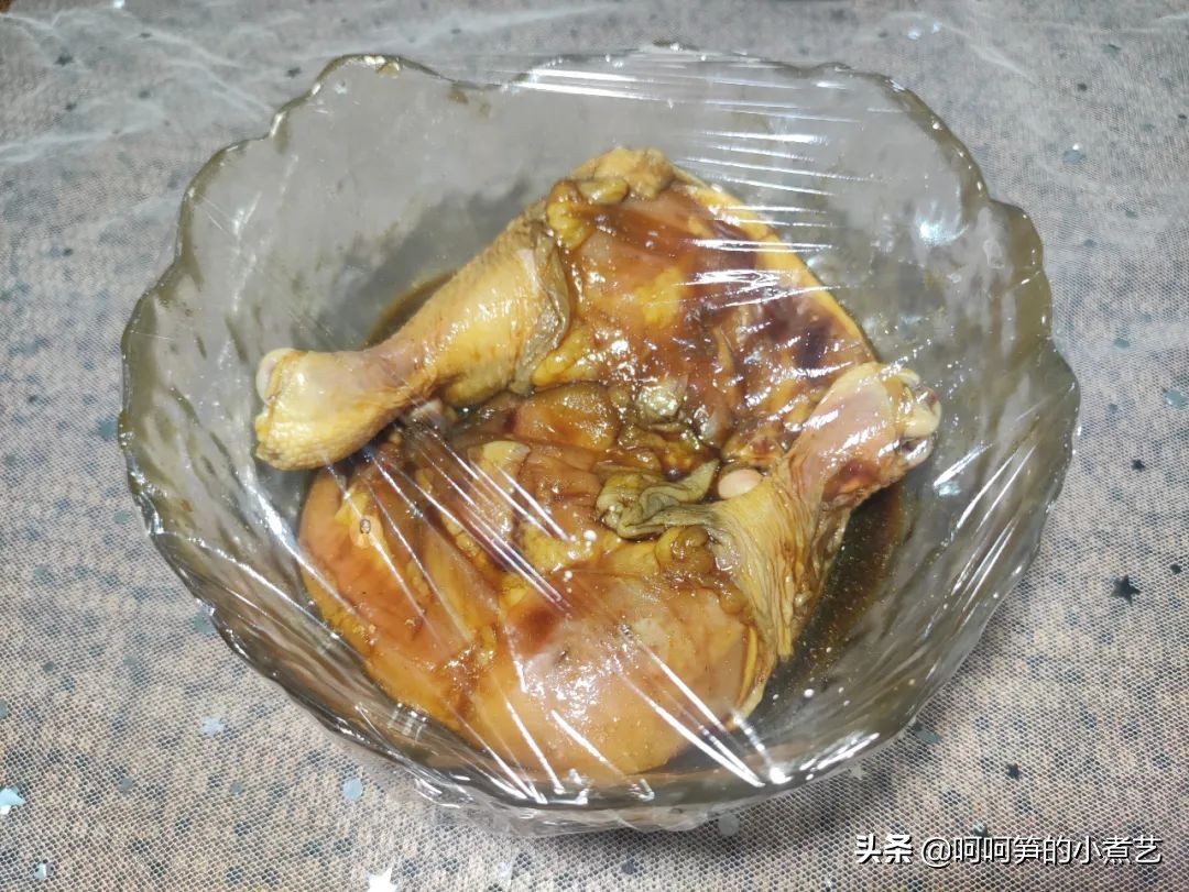 电饭煲盐焗鸡，手残党也能做出香喷喷的鸡腿肉，下饭刚刚好