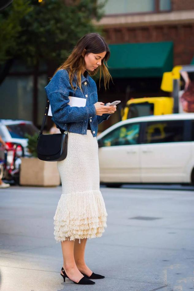 天凉短裙该收起来了，建议多穿这5款早秋“长裙”，时髦显高级