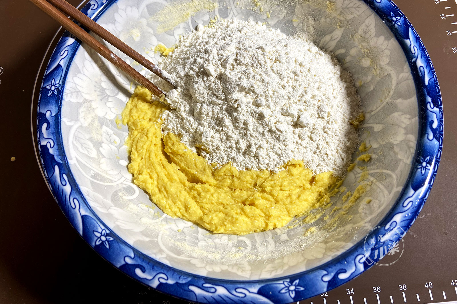 玉米发糕新做法，不发面不醒面，暄软好吃营养高，比馒头还简单