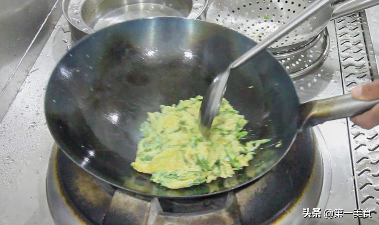 图片[7]-家常线椒炒鸡蛋做法 味道美味  这样炒鸡蛋都包裹在线椒-起舞食谱网
