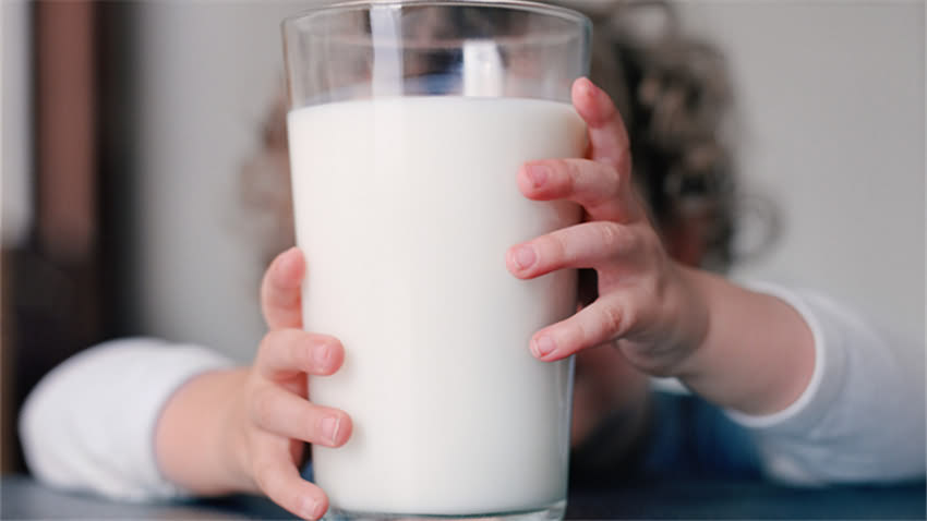 喝牛奶的人和不喝牛奶的人差别在哪？
