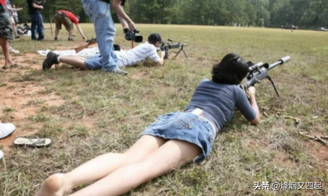 狙击手在沙漠中伪装，找出3个是行家，全部找出