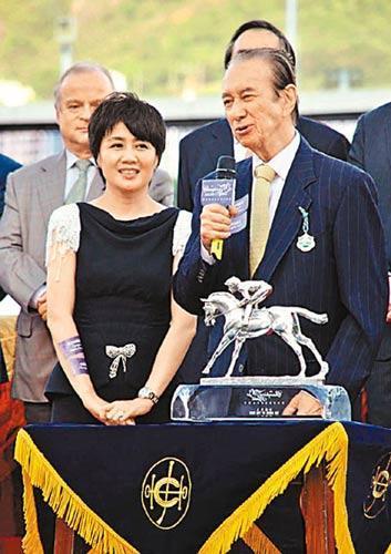 98岁赌王何鸿燊官宣离世，4个老婆十多个孩子，