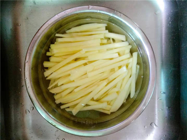 图片[5]-炸薯条不用买 教你肯德基做法 又酥又脆 在家做干净还卫生-起舞食谱网