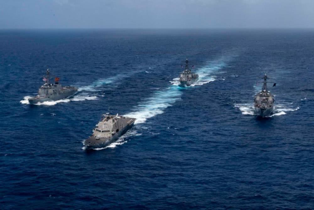 大批美舰出海围堵东方油轮, 军方下令弹道导弹起
