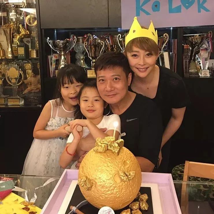 “tvb御用狐狸精”汤盈盈,凭啥赢过港姐冠军李珊珊,拿下钱嘉乐