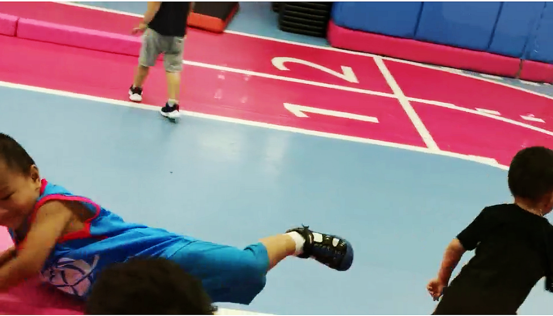 军人如何管教自己的孩子 有人说像管部队 他们管孩子有什么特点