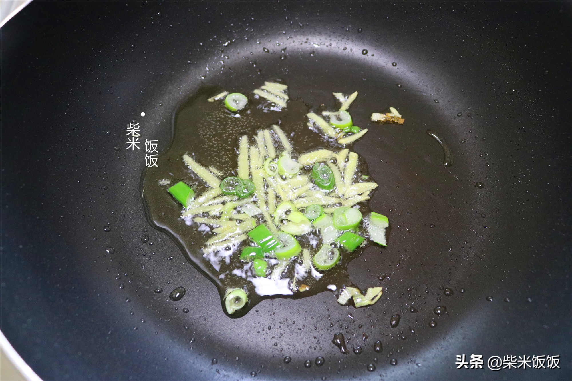 ​秋天这菜大量上市，2元一斤，用它煮汤最好喝，清甜水润