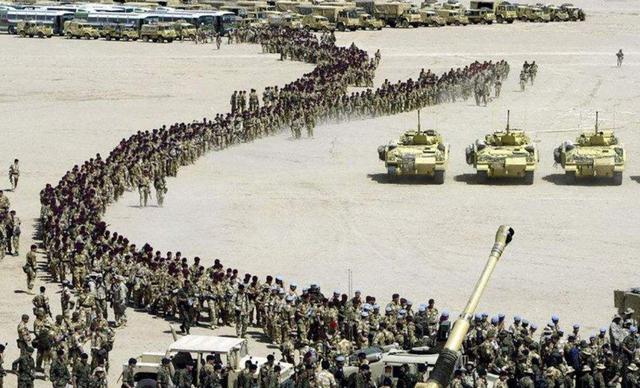 ����ӡ½��ʦ����λ�����Աȣ�����1.4���ˣ�ӡ��1.2���ˣ��й���