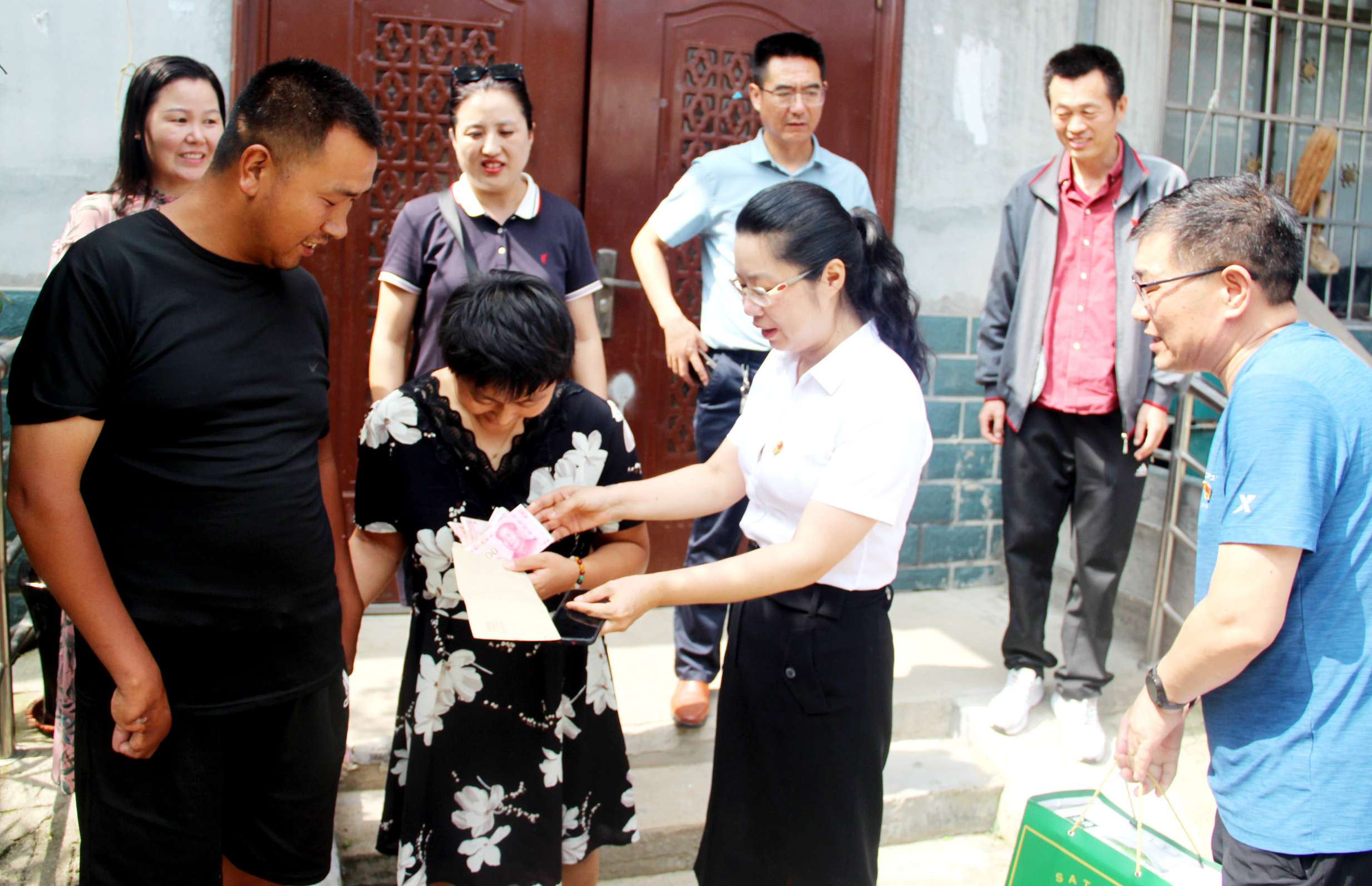 駐馬店市第一小學(xué)——一篇“水滴籌”牽動(dòng)黨員心