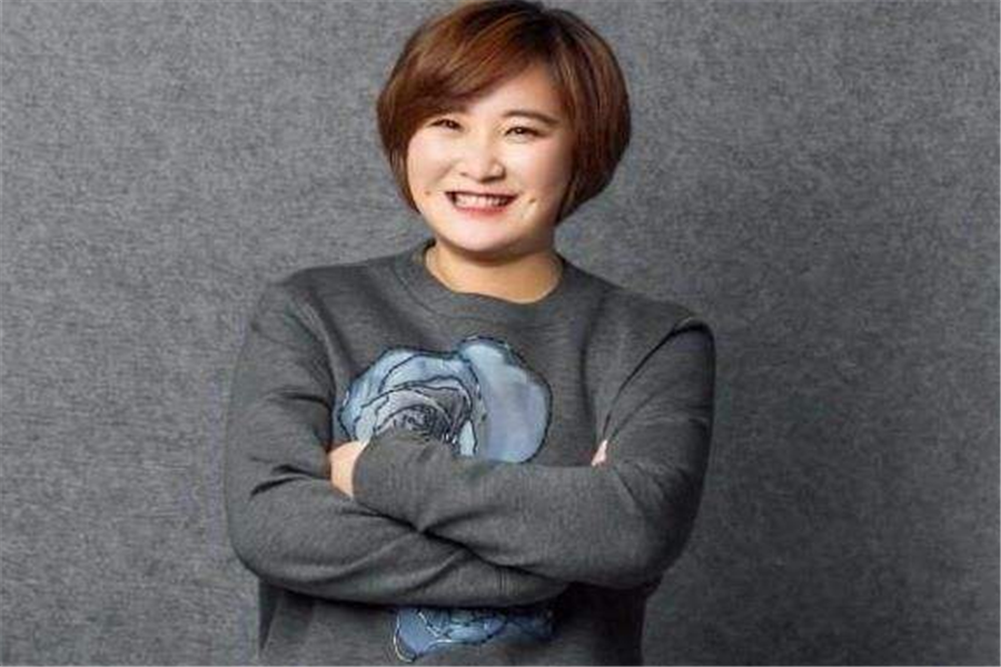 除了是喜剧演员，贾玲还是一个老板，许君聪张