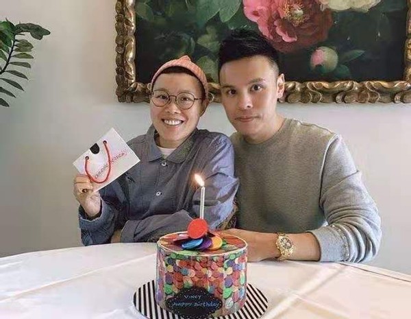 郭可盈三姐弟罕見同框，小妹罕露面，剪寸頭似男生顏值差別太大