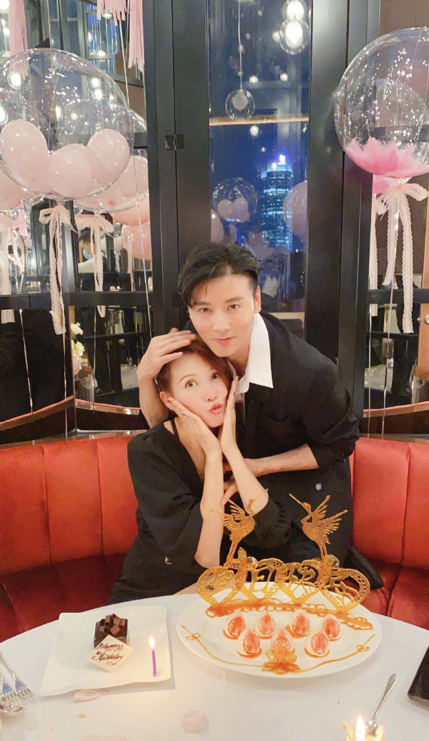 张晋因蔡少芬留有前任照片吃醋，蔡少芬果断烧毁旧照，给足安全感