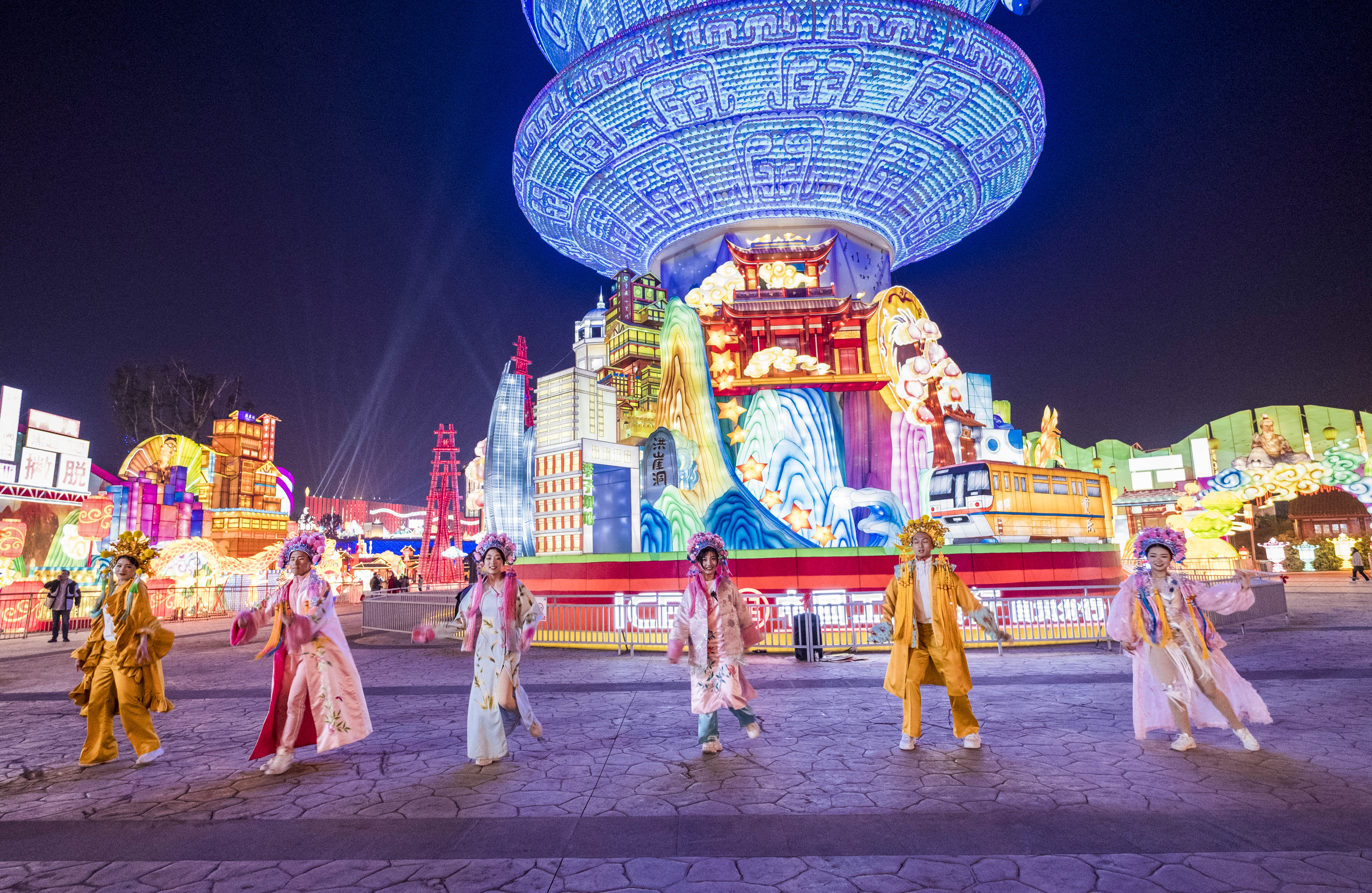自贡，发展旅游这么多年，你终于在这个春天火了