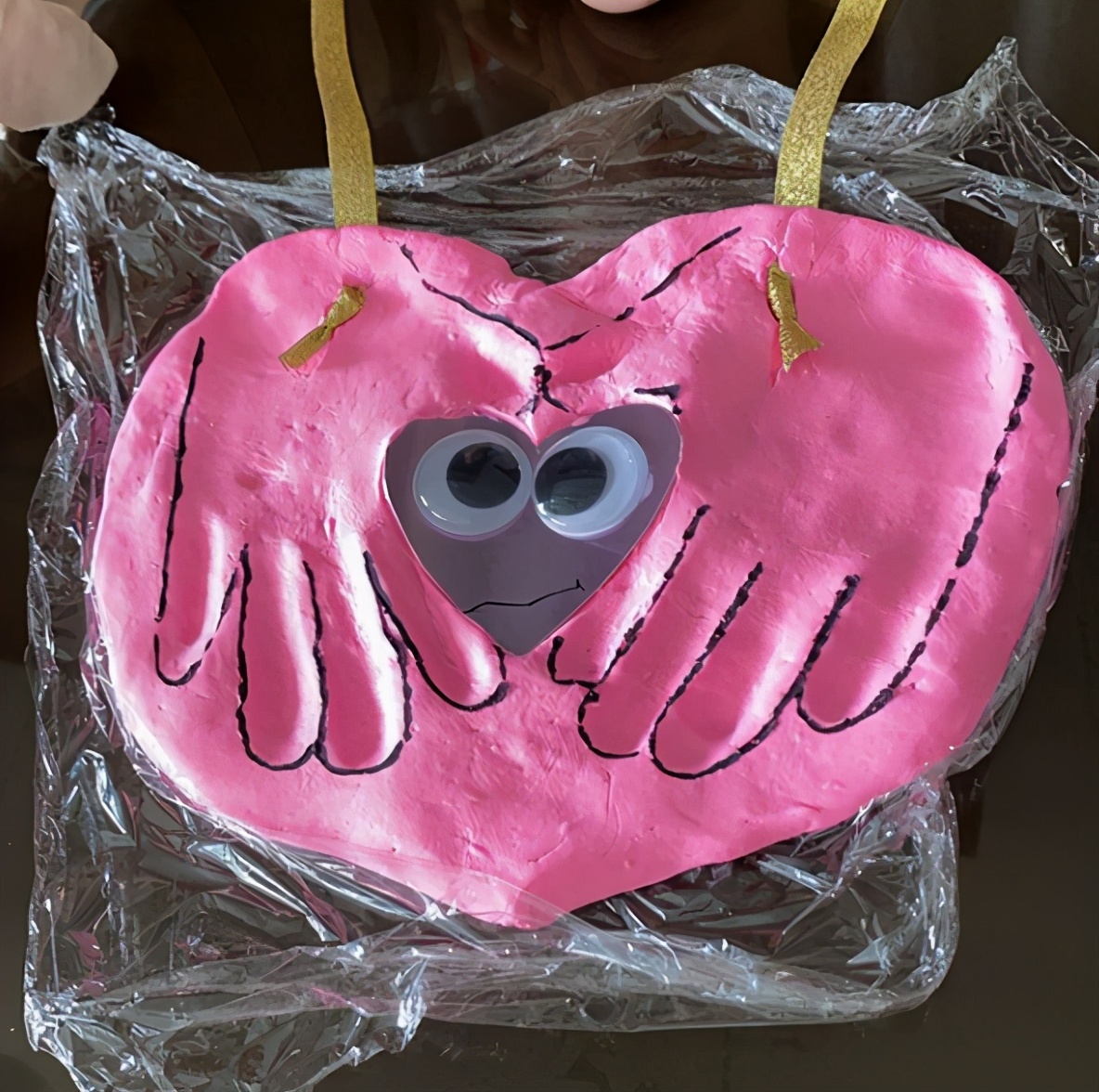 林心如戴女兒髮箍玩自拍，45歲秀懟臉全素顏，顏值超耐打