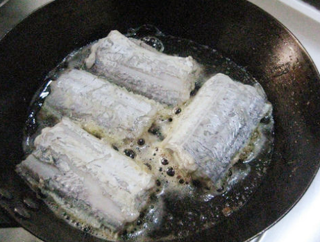 图片[5]-红烧带鱼时别直接就下锅炸多加2个步骤带鱼不腥也不粘锅-起舞食谱网