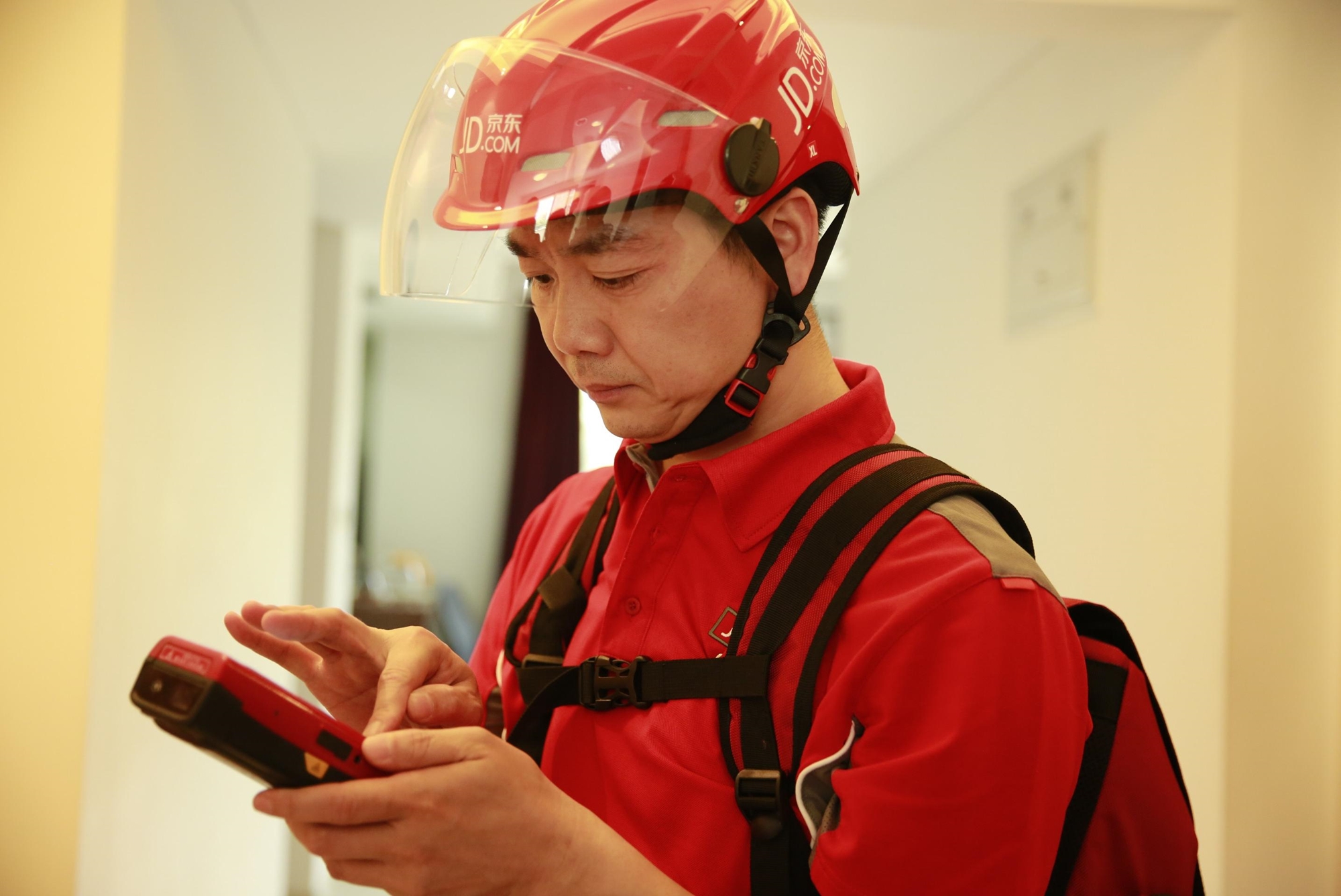 刘强东凭什么获央媒点赞？因为他在做这件事