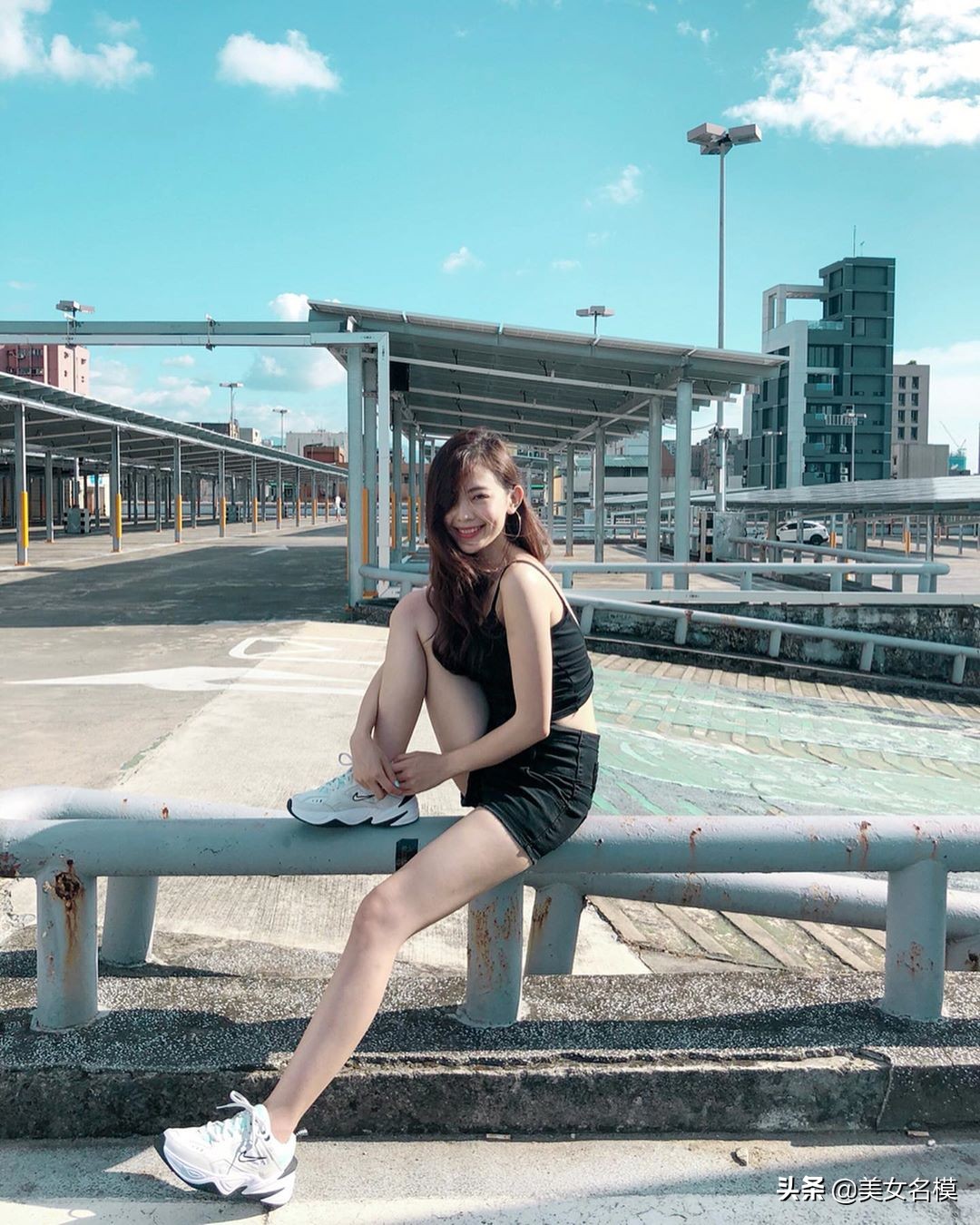 吊帶衫牛仔短褲，夏日最清涼又時髦的穿搭！