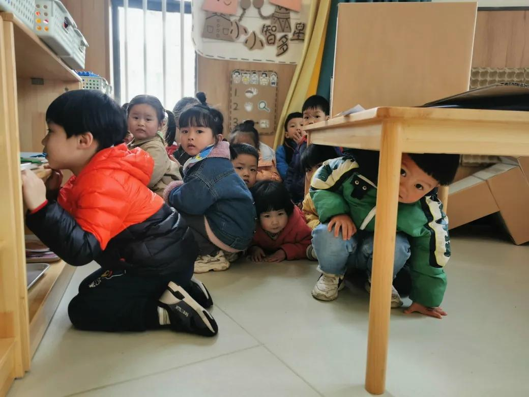 守护安全,警园同行——宁安幼儿园反恐防暴演练