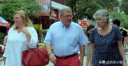 巴基斯坦姑娘来中国旅游，夸赞中国一切都先进