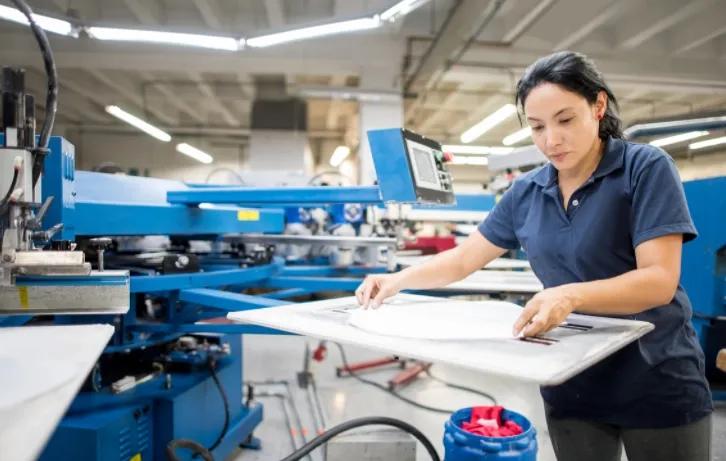 中国制造业再遇“困难”，大量员工开始辞职，薪资问题成关键？
