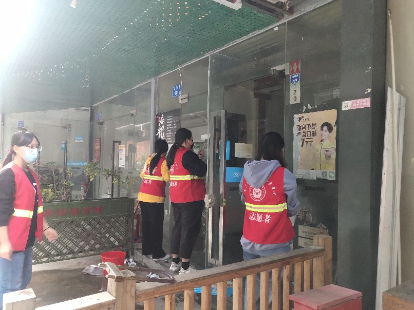 卫生清扫，助力疫情防控厦门市行善志愿服务中心志愿者在行动