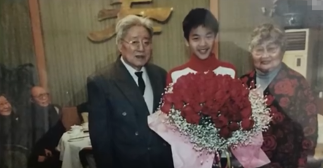 结婚不见父亲身影，直言三年不拍父亲的戏，张