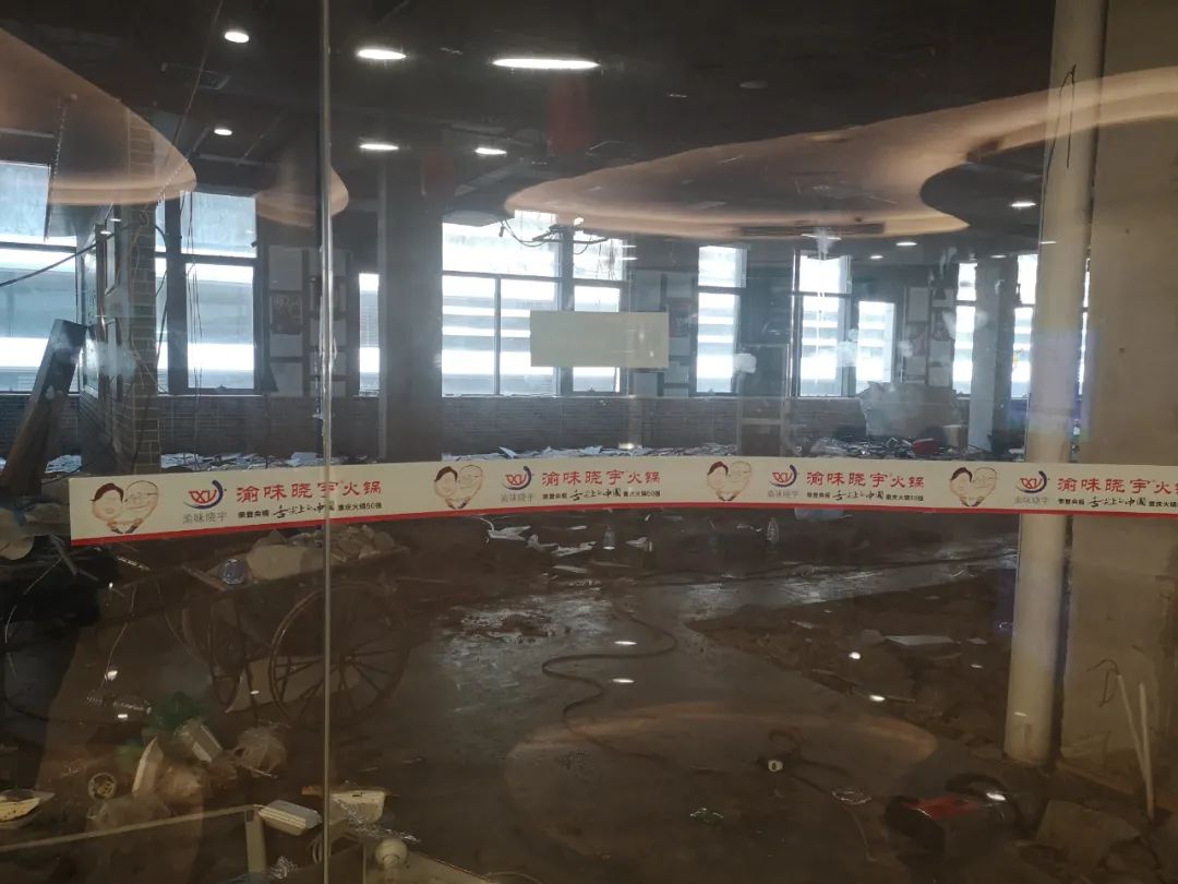开业4年，近30家空铺围挡...深圳这个商场太惨了