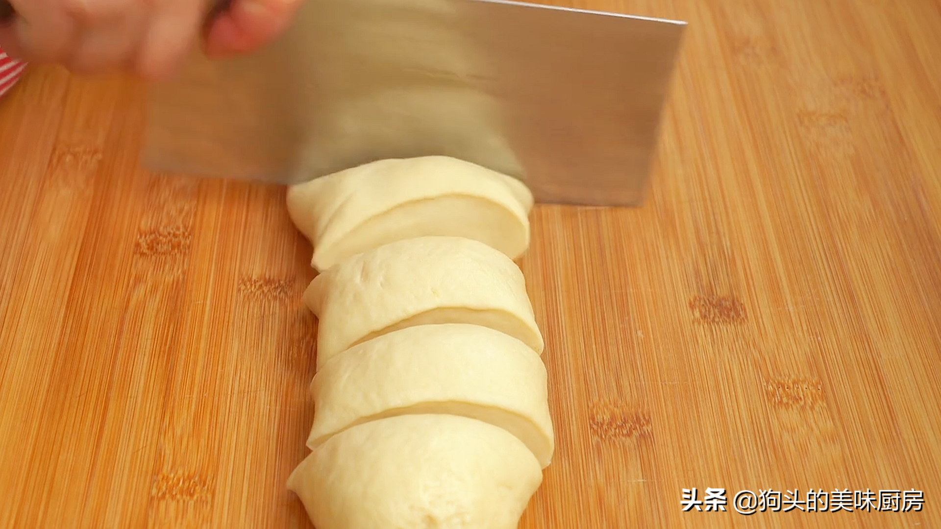 最近酸奶大麻花火了，做法配方告訴你，外酥裡軟，口口爆漿