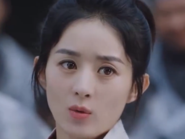 赵丽颖新剧疑抠图，与周洁琼是假同框？斥3亿巨