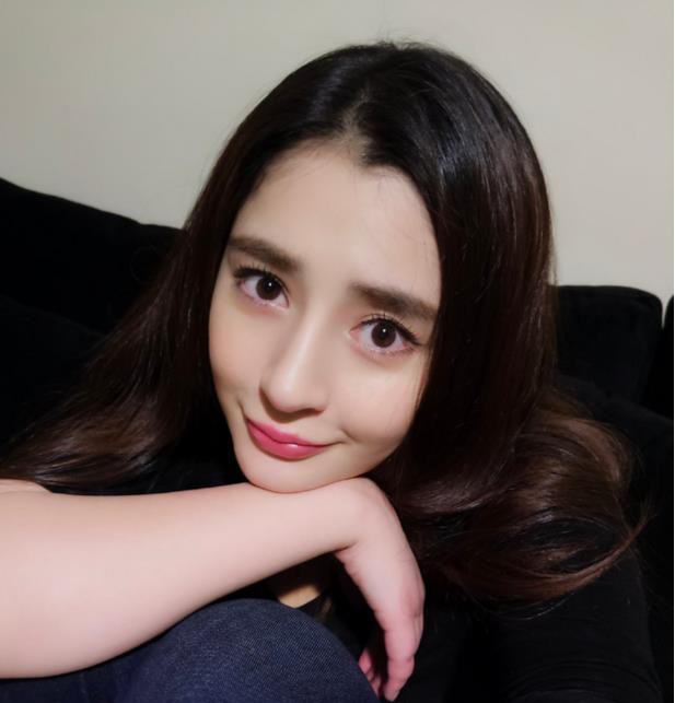 话说我觉得李心艾瘦的时候,这个五官真的超级立体,话说回来,这个眼睛